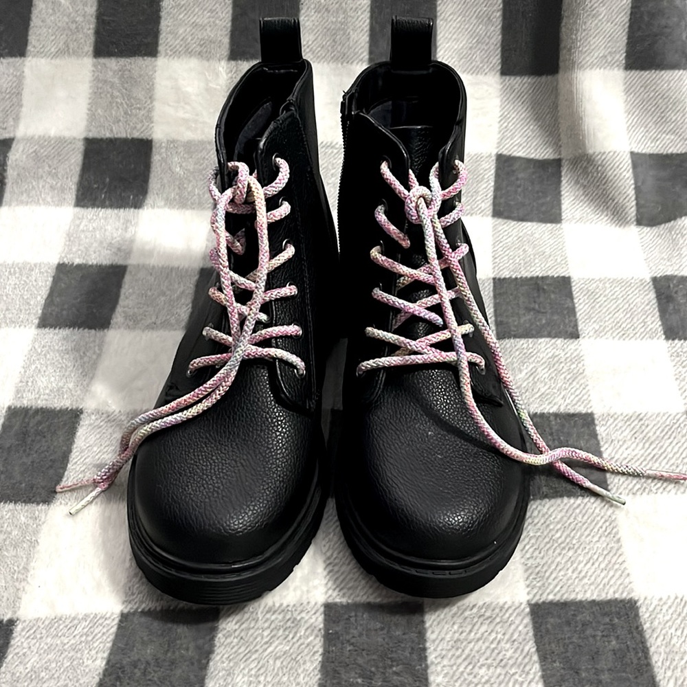Combat boots